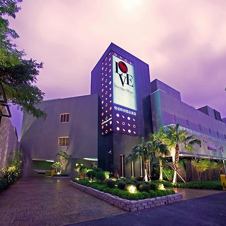 Love Boutique Motel Taichung Exterior photo