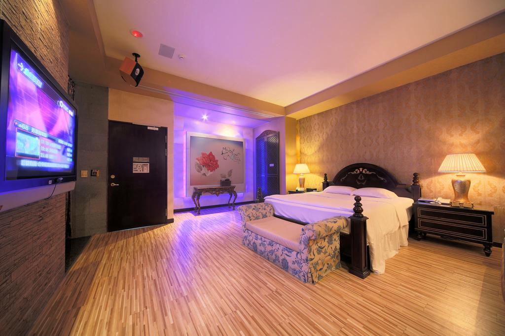 Love Boutique Motel Taichung Exterior photo