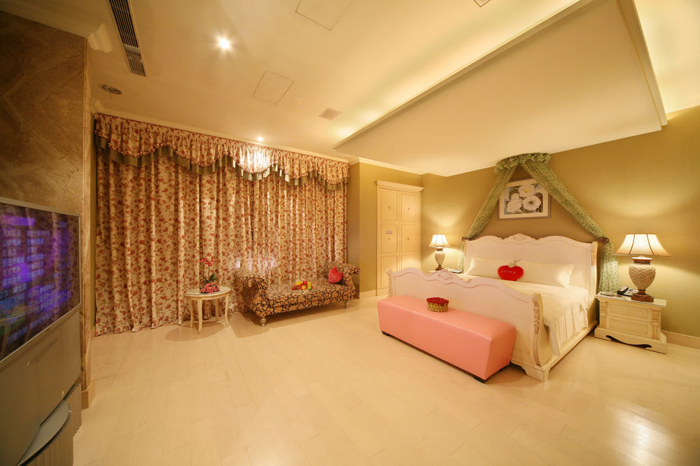 Love Boutique Motel Taichung Exterior photo